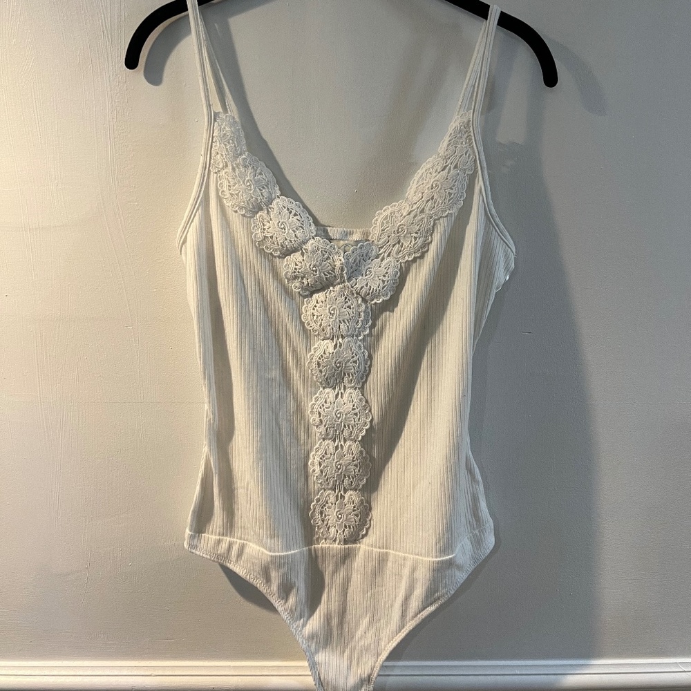 JUN & IVY White detailed bodysuit